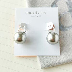 Blanche silver silver pearl Earrings - Alicia Bonnie